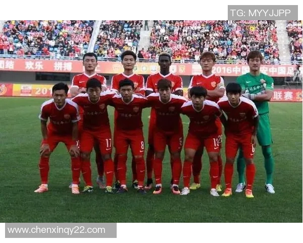 重庆篮球队在世界锦标赛积分榜上以75分稳居第一名展现强劲实力