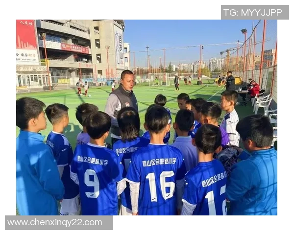 青岛足球之星闪耀绿茵场揭秘他们的成长历程与辉煌成就 青岛足球之星闪耀绿茵场揭秘他们的成长历程与辉煌成就